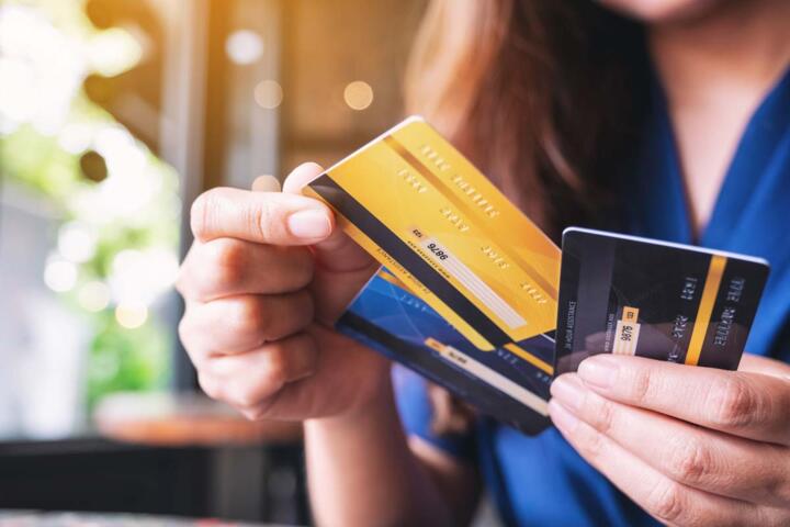 Debit vs Credit: Which to Use Starting Out